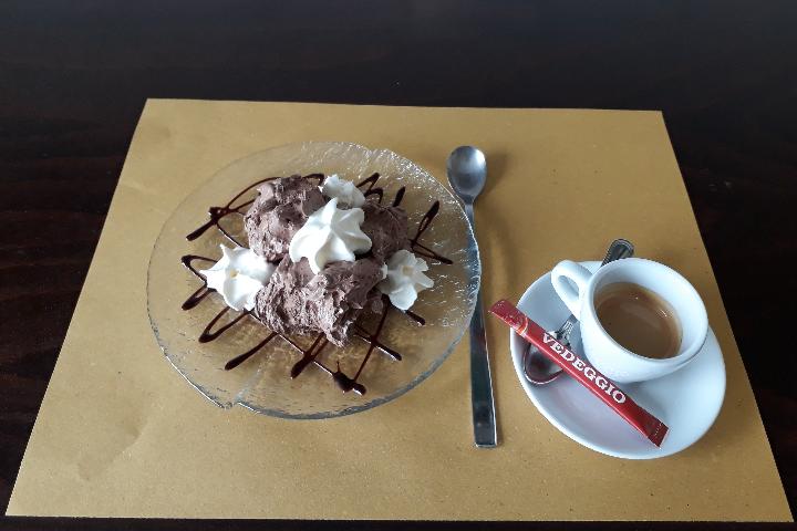 Profiterol - Shamrock Pub