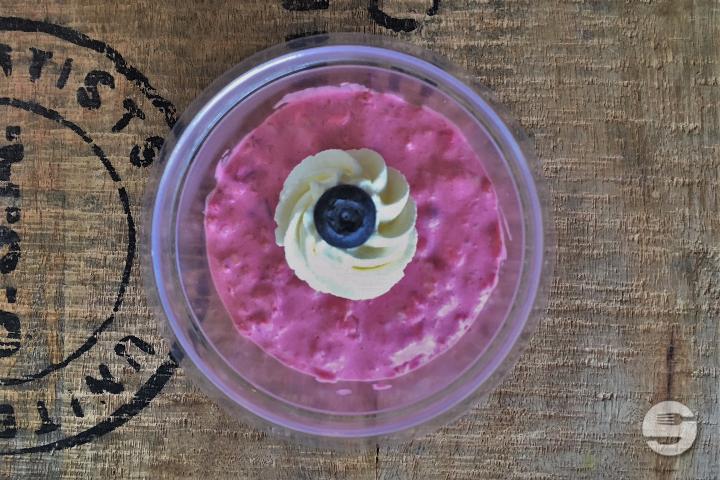 Birchermüesli 7 (based on oats, fresh fruits and cream) - Babi's Bagel