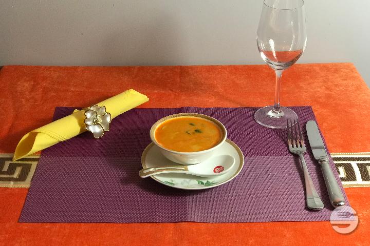 7. Tom Yun with Chicken or Shrimp Soup - Hong Yan