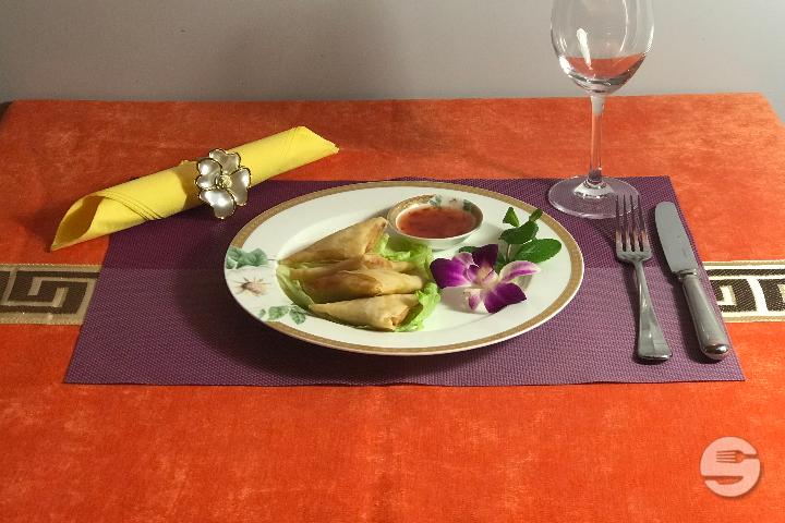 14. Samusa with Curry - Hong Yan