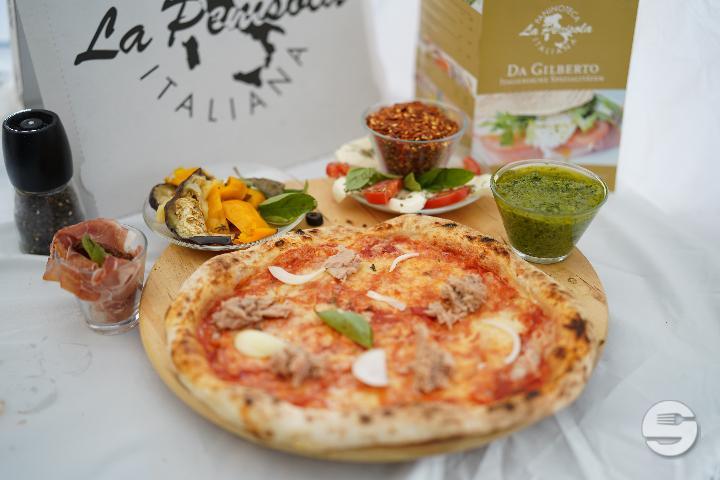 Pizza Tonno e Cipolla - La Penisola