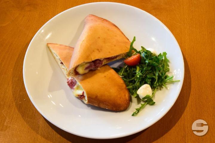Pizza-Fritta (Calzone) Prosciutto - Valentina Pasta e Pizza (Regensdorf)