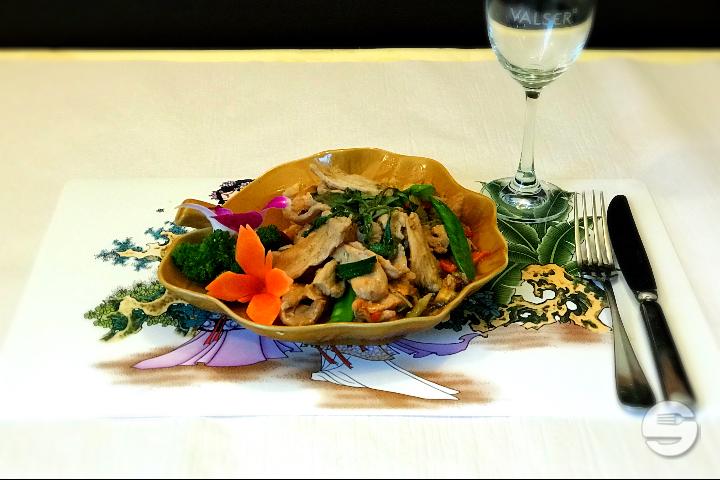 401. Fried pork with thaï basilic - Restaurant Royale Chinois