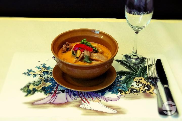603. Duck with red curry and coconuts milk - Restaurant Royale Chinois