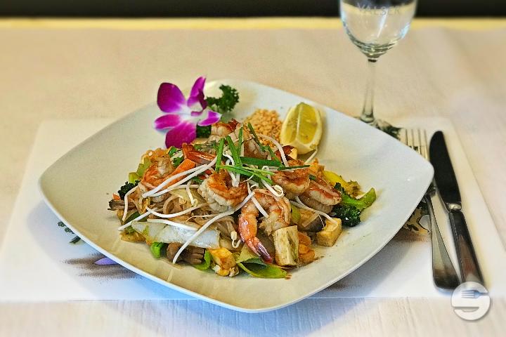 1002. Noodles with chicken - Restaurant Royale Chinois