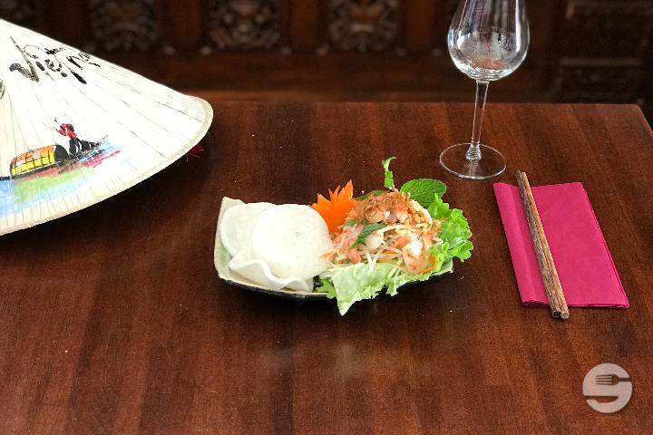34. Salade de Papaye Verte et Crudités Mode Vietnamienne - Hoian BBQ