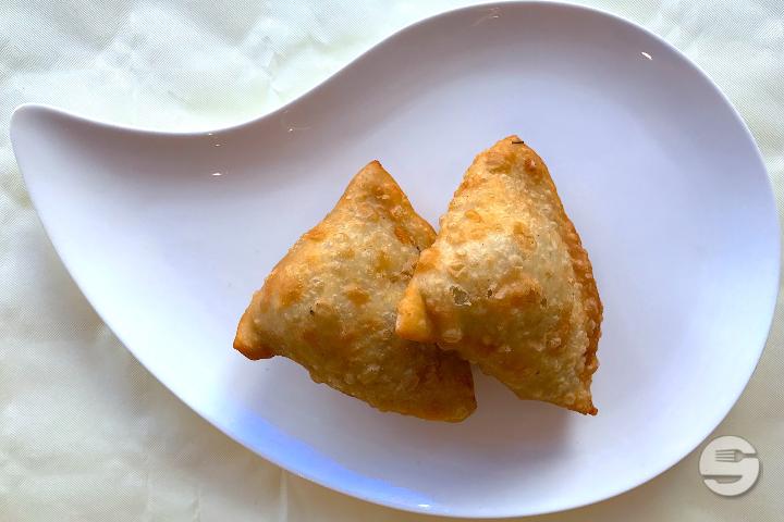 10 Samosa (2 pieces) - Delhi House