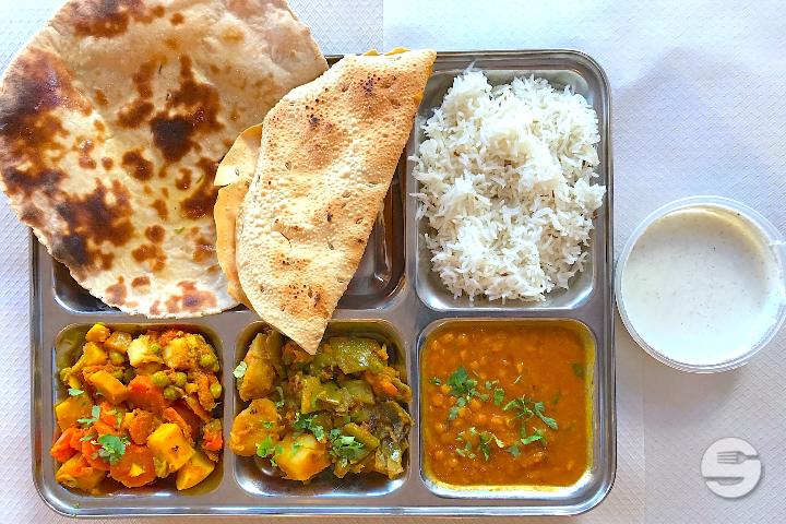 55 Vegetarisches Thali - Delhi House