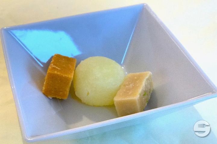 149 Indisches Mithai (3 pieces) - Delhi House