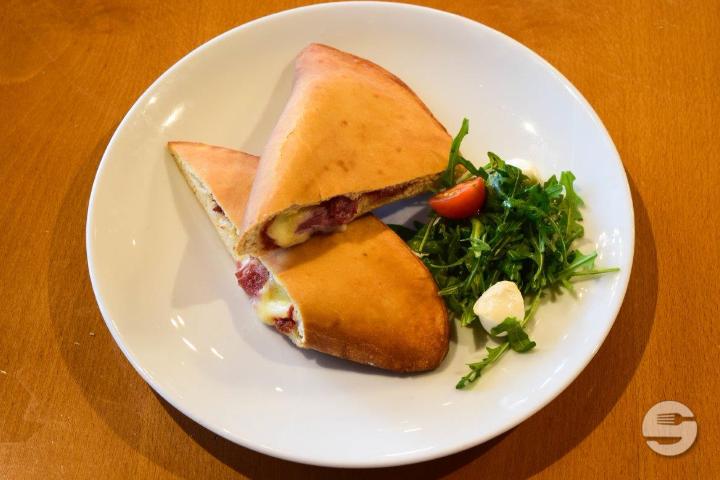 Pizza-Fritta (Calzone) Prosciutto - Valentina Pasta e Pizza (Dietikon)