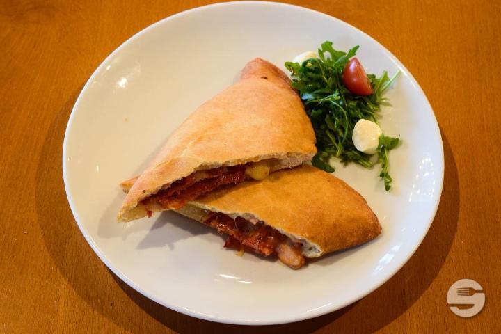 Pizza-Fritta (Calzone) Salame piccante - Valentina Pasta e Pizza (Dietikon)