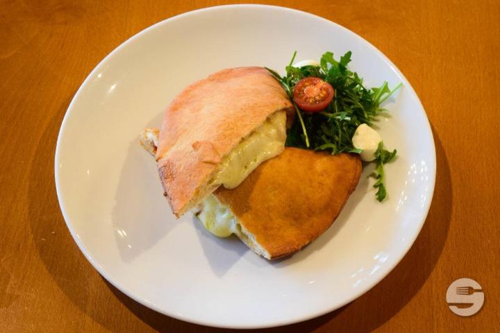 Pizza-Fritta (Calzone) Margherita - Valentina Pasta e Pizza (Kloten)