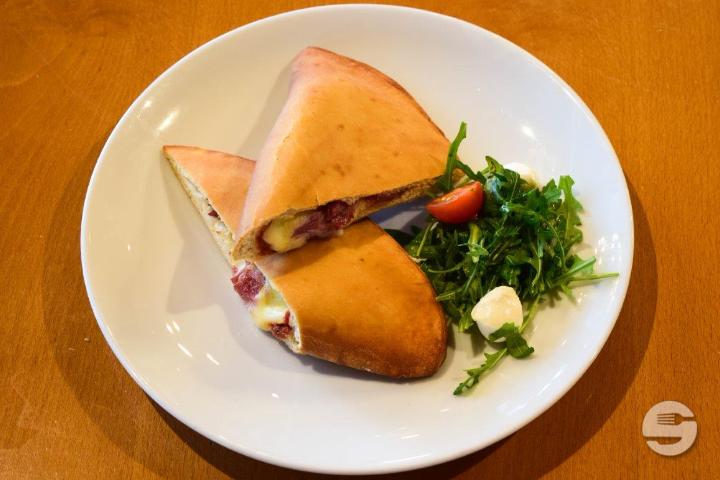 Pizza-Fritta (Calzone) Prosciutto - Valentina Pasta e Pizza (Kloten)