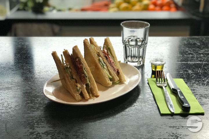 Chicken Club - Blaqk Burger