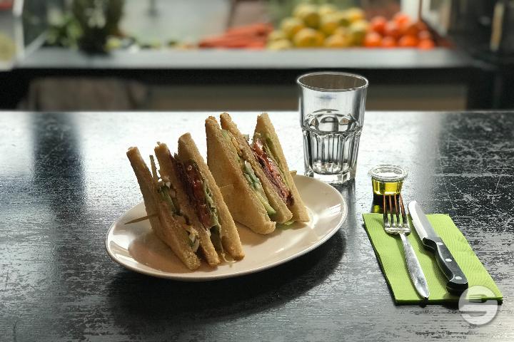 100% Vegan Club - Blaqk Burger