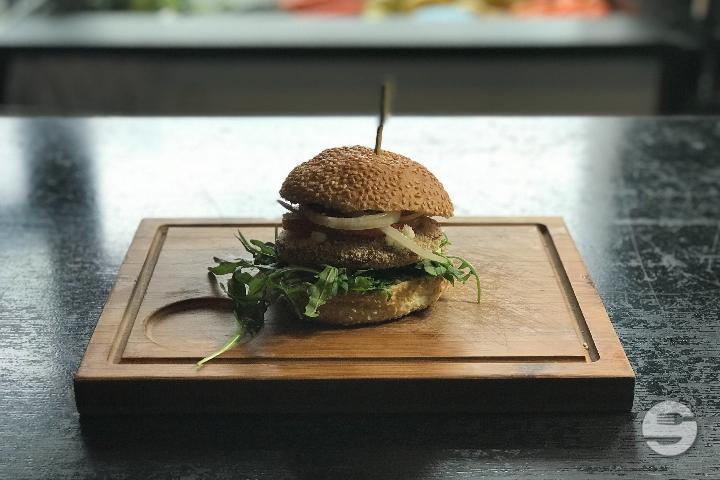 Veggie Cheese Burger - Blaqk Burger