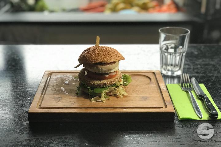 Goat veggie Burger - Blaqk Burger