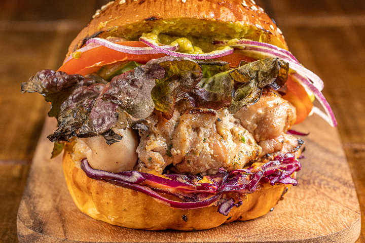 Planted Chicken Classic Burger - Blaqk Burger