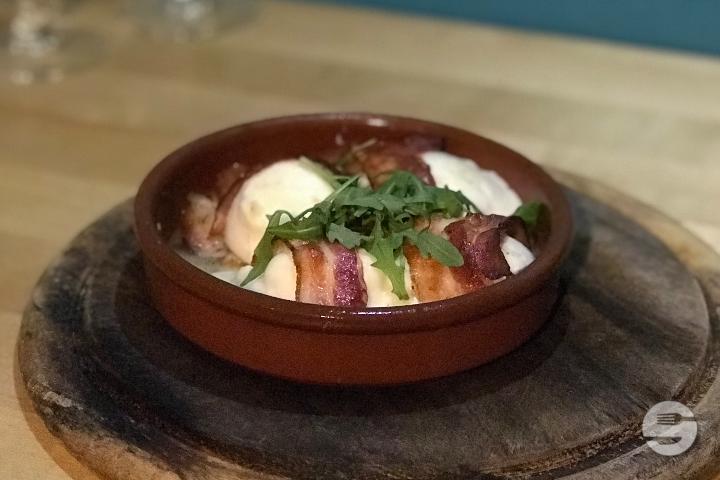Small mozzarella rolled in bacon - Spikisi Burger