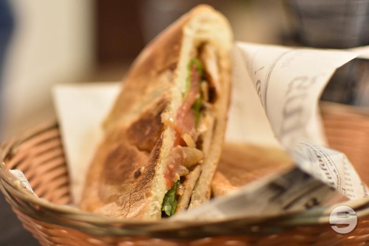 Grilled chicken sandwich - L'Artisan Sandwich