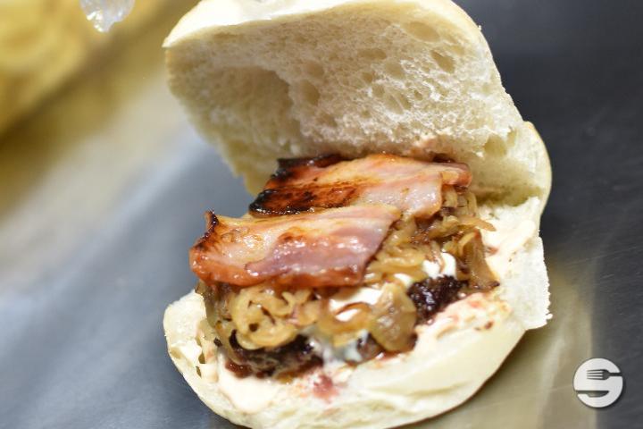 The Artisan Burger - L'Artisan Sandwich