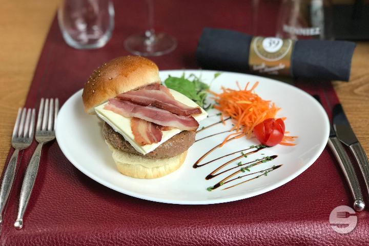 Royal Cheeseburger - Brasserie Le Boulevard 39