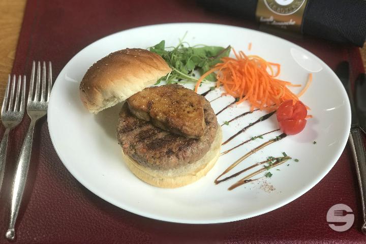 Royal foie gras burger - Brasserie Le Boulevard 39
