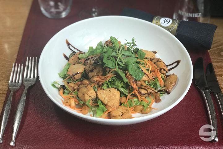 Salade de poulet doré au miel - Brasserie Le Boulevard 39