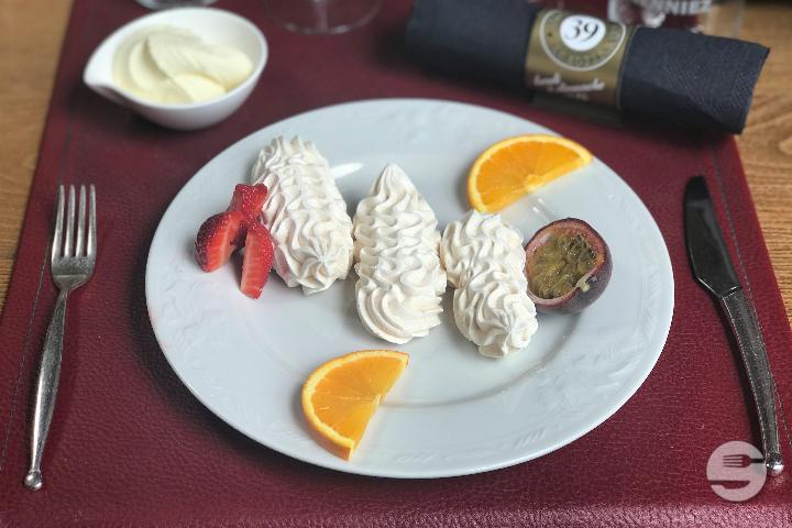 Meringues et crème double gruyère - Brasserie Le Boulevard 39