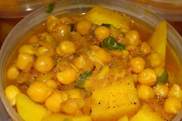 Aloo Cholay - Shahi
