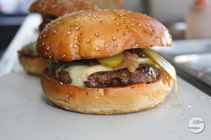Swiss Burger - The Food Bus (Tivoli)