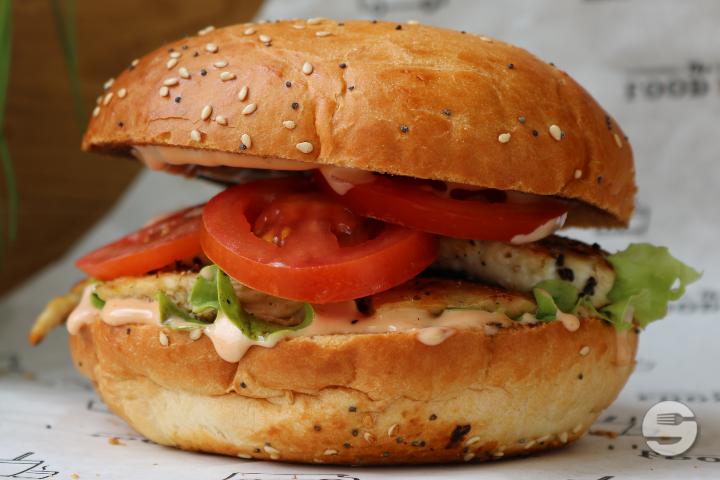 Chicken Burger - The Food Bus (Tivoli)