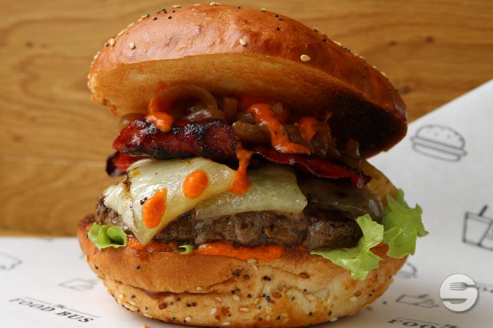 Chorizo Burger - The Food Bus (Jardin du Domino)