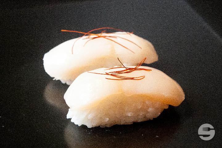 Nigiri Hotategai 2 Pcs. - Barfüsser Sushi Bar