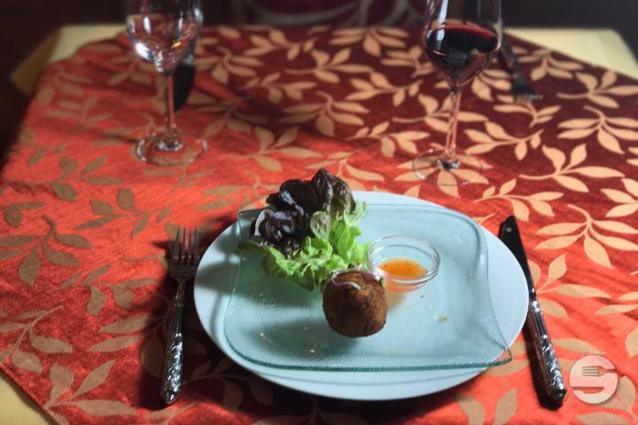 04 Katlet ball with salad - Devis Restaurant *