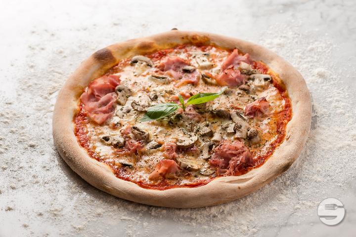 Pizza Prosciutto e Funghi - Pizzeria Ristorante Molino