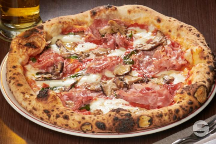 Margherita mit gekochtem Schinken und Champignons - Luigia