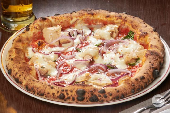 Margherita mit weissem Thon "Alalunga" und Zwiebeln - Luigia