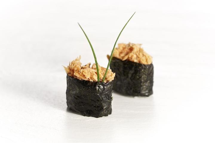 Gunkan Grilled Salmon Skin - Sushitime