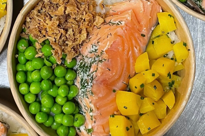 Salmon Hot Bowl - Granola