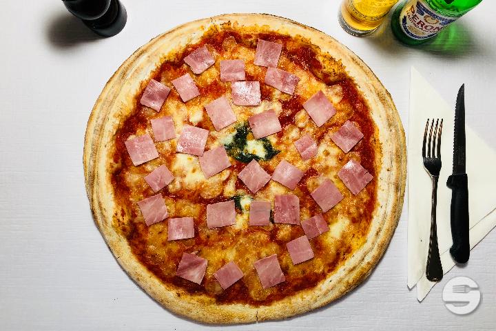Pizza Prosciutto XXL - Ristorante Pizzeria Bella Donna