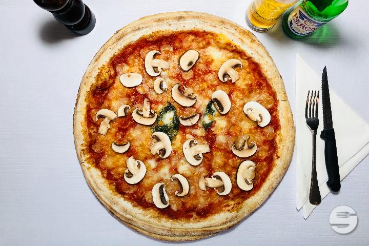 Pizza Funghi XXL - Ristorante Pizzeria Bella Donna