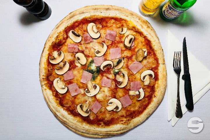 Pizza Prosciutto e Funghi XXL - Ristorante Pizzeria Bella Donna