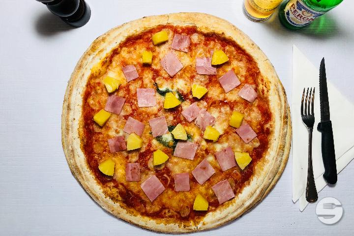 Pizza Hawaii XXL - Ristorante Pizzeria Bella Donna