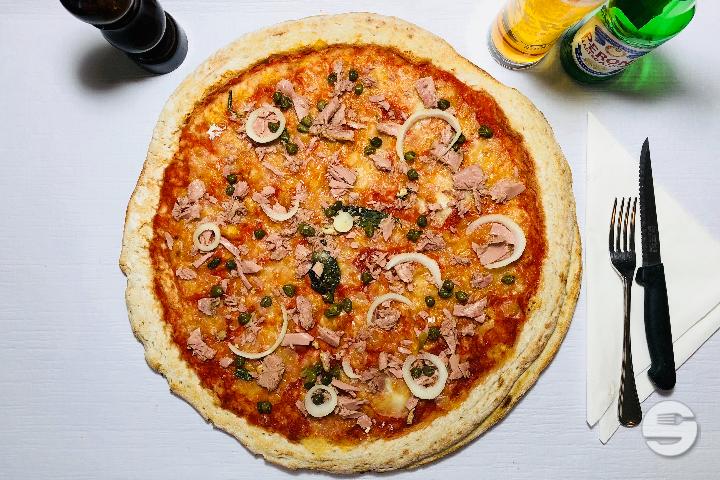 Pizza Tonno XXL - Ristorante Pizzeria Bella Donna