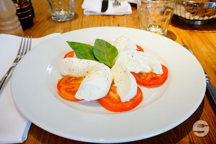 Insalata Caprese - Pizzeria Ristorante Molino