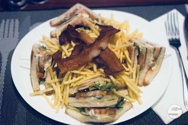 Club Sandwiches Poulet - Happy Days Burgers