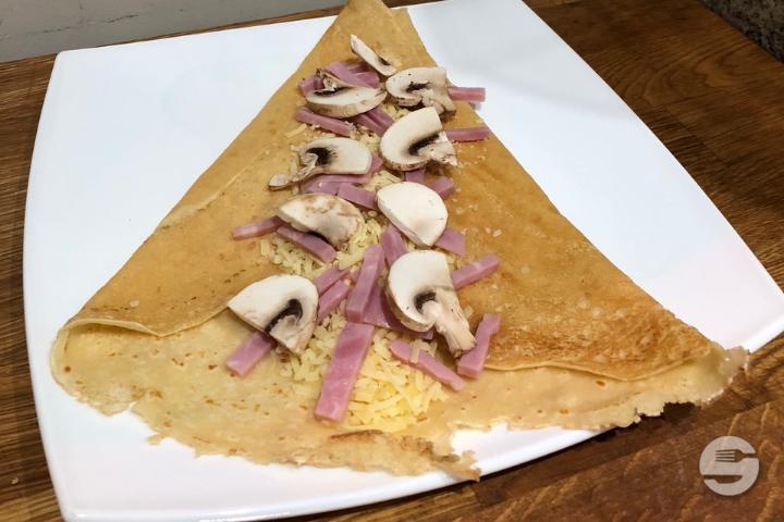 Crepe gruyère, ham and mushrooms - Le 35 Pizzeria
