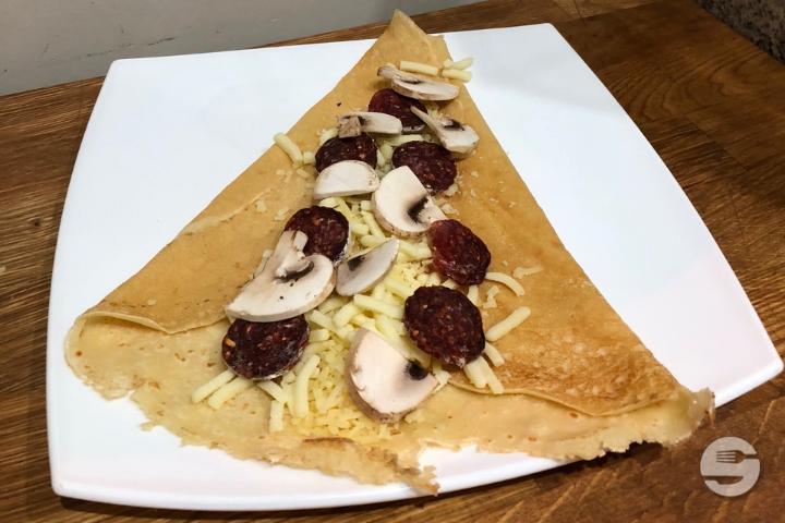 Crepe gruyère, salami sujuk and mushrooms - Le 35 Pizzeria
