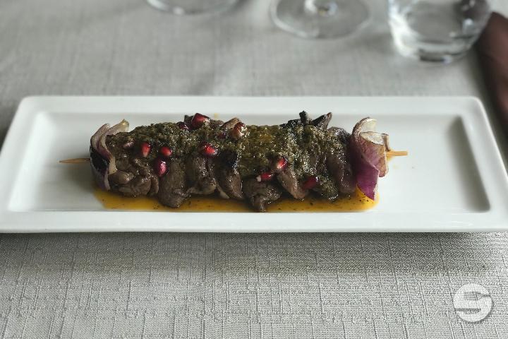 Skewer of beef tenderloin - Yo'Mo Lounge